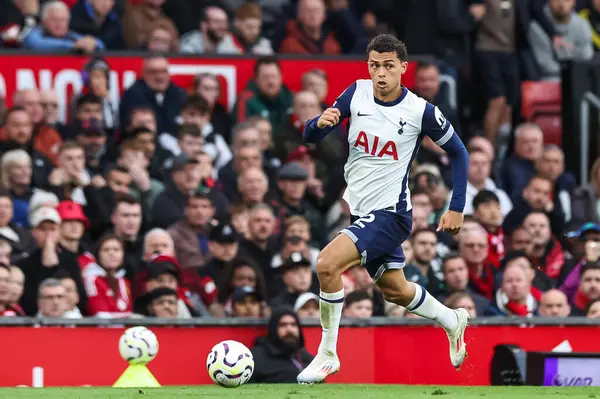 Tottenham Hotspur 'dan Brennan Johnson, Manchester United' ın Tottenham Hotspur 'a karşı 29 Eylül 202' de oynadığı Premier Lig karşılaşmasında topla bir çıkış yaptı.