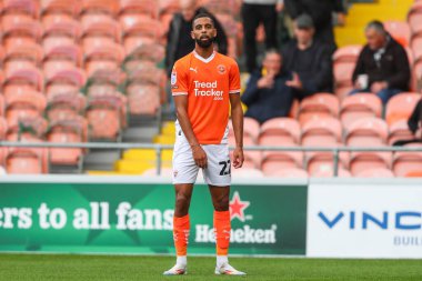Blackpool takımından CJ Hamilton 28 Eylül 2024 'te Bloomfield Road, Blackpool' da oynanan Blackpool - Burton Albion maçında
