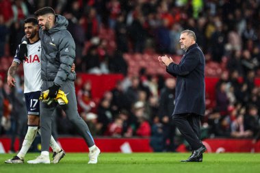 Ange Postecoglou Tottenham Hotspur teknik direktörü Premier Lig maçının sonunda taraftarları alkışlıyor Manchester United Tottenham Hotspur 'a karşı Old Trafford, Manchester, Birleşik Krallık, 29 Eylül 2024