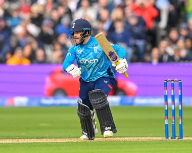 Ben Ducket of England, Üçüncü Metro Bankası 1 Gün Uluslararası İngiltere - Avustralya maçı sırasında Lords, Londra, İngiltere 'de 27 Eylül 2024' te vuruş yaptı.