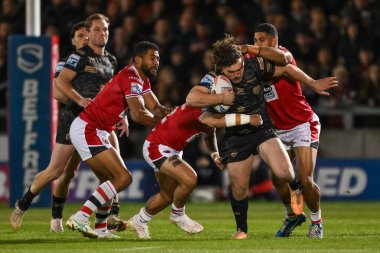 Salford Red Devils takımından Nene Macdonald ve Salford Red Devils 'den Jayden Nikorima, Betfred Süper Lig eleme maçında Salford Red Devils' e karşı Leigh Stadyumu 'nda oynadılar.