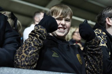 Leigh taraftarları 27 Eylül 202 'de İngiltere' nin Eccles şehrinde oynanan Betfred Süper Lig play-off eleme maçı öncesinde Salford Red Devils - Leigh Leopards maçını izliyorlar.