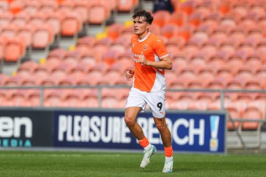 Blackpool 'dan Kyle Joseph, Sky Bet Ligi 1 maçında Blackpool Burton Albion' a karşı Bloomfield Road, Blackpool, Birleşik Krallık 'ta 28 Eylül 2024