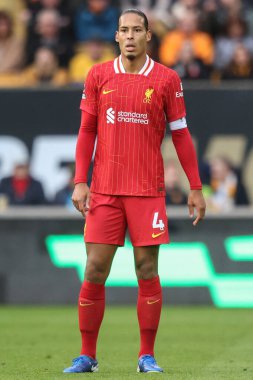 Liverpool 'dan Virgil van Dijk Premier League maçı sırasında Wolverhampton Wanderers Liverpool' a karşı Molineux, Wolverhampton, Birleşik Krallık, 28 Eylül 2024