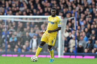 Kristal Saray 'dan Marc Guhi, 28 Eylül 2024' te İngiltere 'nin Liverpool kentinde oynanan Everton-Crystal Palace maçında görev başında.