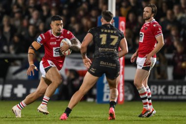 Salford Red Devils takımından Tim Lafai, 27 Eylül 2024 'te İngiltere' de Salford Community Stadyumu 'nda oynanan Betfred Süper Lig eleme maçında Salford Red Devils - Leigh Leopards maçı sırasında ara verdi.