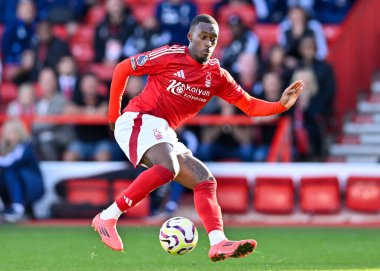 Nottingham Forrest 'tan Callum HUDSON-ODOI Premier League maçı sırasında topla saldırıyor Nottingham Forest Fulham' a karşı City Ground, Nottingham, İngiltere, 28 Eylül 2024