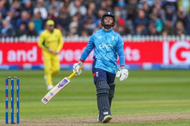 İngiltere 'den Ben Duckett, Birleşik Krallık' ın Bristol şehrinde oynanan ve İngiltere 'nin Avustralya' ya karşı oynadığı 