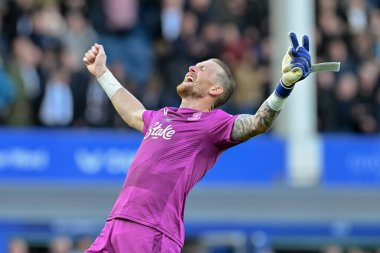 Everton 'dan Jordan Pickford, 28 Eylül 2024' te İngiltere 'nin Liverpool kenti Goodison Park' ta oynanan Premier League maçında Everton-Crystal Palace maçının tam zamanlı sonucunu kutluyor.