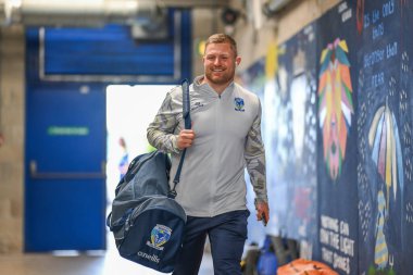 Warrington Wolves 'tan Luke Yates, 28 Eylül 2024' te İngiltere 'nin Warrington şehrindeki Halliwell Jones Stadyumu' nda oynanan 2 Warrington Wolves-St Helens maçında Betfred Süper Lig play-off elemelerinden önce geldi.