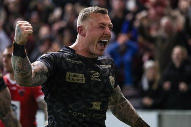 Leigh Leopards takımından Josh Charnley, 27 Eylül 2024 'te İngiltere' de Salford Community Stadyumu 'nda oynanan Betfred Süper Lig eleme maçında Salford Red Devils - Leigh Leopards maçını kutluyor.