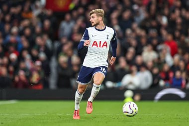 Tottenham Hotspur takımından Timo Werner, Manchester United ile Tottenham Hotspur 'un 29 Eylül 202' de Old Trafford, Manchester 'da oynadıkları Premier League maçında topa bir son verdi.