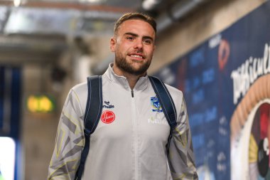 Warrington Wolves 'tan James Harrison, 28 Eylül 2024' te İngiltere 'nin Warrington kentinde oynanan Halliwell Jones Stadyumu' nda oynanan Betfred Süper Lig eleme maçında 2 Warrington Wolves ve St Helens 'in önünde geldi.