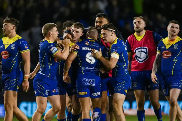 Warrington Wolves 'tan George Williams, 28 Eylül 2024' te Warrington, İngiltere 'deki Halliwell Jones Stadyumu' nda oynanan Betfred Süper Lig play-off eleme maçı 2 Warrington Wolves-St Helens maçını kazanmak için attığı golü kutluyor.