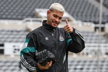 Newcastle United takımından Bruno Guimares, 1 Ekim 2024 'te Carabao Kupası 3. Raunt Newcastle United' a karşı St. James 's Park, Newcastle' da AFC Wimbledon maçına geldi.