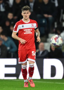 Middlesbrough 'dan Ben Doak, 1 Ekim 2024' te İngiltere 'nin West Bromwich Albion-Middlesbrough maçında topu izliyor.