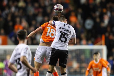 Blackpool 'dan Jake Beesley ve Lincoln City' den Paudie O 'Connor, 1 Ekim 2024' te Bloomfield Road, Blackpool 'da oynanan 1.