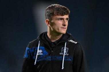 Middlesbrough 'dan George McCormick, West Bromwich Albion, Middlesbrough' a karşı 1 Ekim 2024 'te oynanan Sky Bet Şampiyonası maçı öncesinde sahada teftiş ediyor.