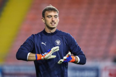 Blackpool 'dan Harry Tyrer, maç öncesi ısınma maçında Blackpool Lincoln City ile Bloomfield Road, Blackpool, 1 Ekim 2024' de oynanacak.