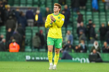 Norwich City 'den Josh Sargent, 1 Ekim 2024' te Norwich City - Leeds United Carrow Road, İngiltere 'de oynanan Sky Bet Şampiyonası maçının ardından takımlar berabere kaldıktan sonra taraftarları kabul ediyor.