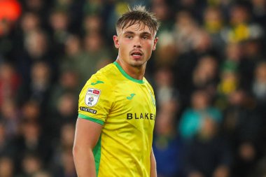 Norwich City 'den Callum Doyle, 1 Ekim 2024' te Norwich City, Norwich Road, Norwich United 'a karşı oynanan Sky Bet Şampiyonası maçına bakıyor.