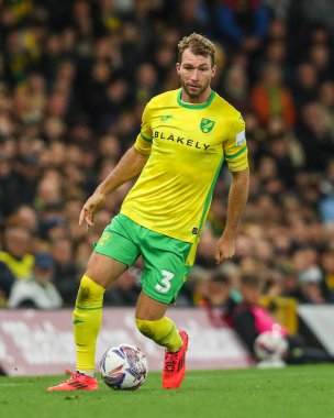 Norwich City 'den Jack Stacey, Norwich City' nin 1 Ekim 2024 'te Carrow Road, Norwich' te Leeds United 'a karşı oynadığı Sky Bet Şampiyonası maçında topla koşuyor.