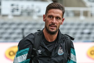 Newcastle United 'ın teknik direktör yardımcısı Jason Tindall, Carabao Kupası 3. Raunt Newcastle United' a karşı St. James 's Park, Newcastle, 1 Ekim 2024