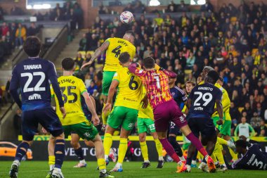 Norwich City 'den Shane Duffy 1 Ekim 2024' te Norwich City, Norwich Road 'da Leeds United' a karşı oynanan Sky Bet Şampiyonası maçında topun başında.