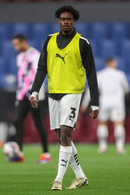 Plymouth Argyle takımından Nathanael Ogbeta, Sky Bet Şampiyonası maçında ısınma turunda Burnley-Plymouth Argyle, Turf Moor, Burnley, İngiltere, 1 Ekim 2024