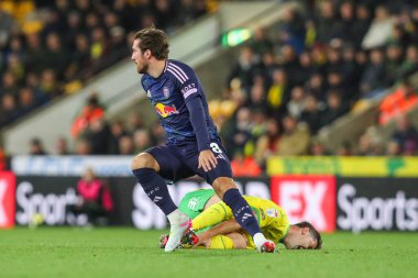 Norwich City 'den Kenny McLean' e Leeds United takımından Joe Rothwell, Norwich City - Leeds United maçında meydan okudu.