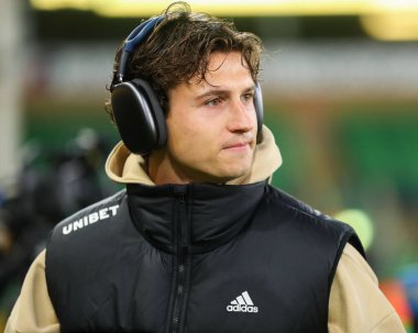 Leeds United takımından Pascal Struijk, 1 Ekim 2024 'te Carrow Road, İngiltere' de oynanan Norwich City-Leeds United maçından önce Carrow Road 'a vardı.