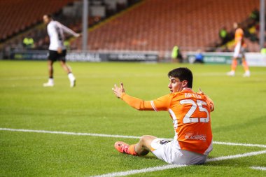 Blackpool 'dan Rob Apter, 1 Ekim 2024' te Bloomfield Road, Blackpool 'da oynanan Blackpool Lincoln City maçında tepki gösterdi.