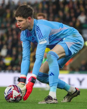 Leeds United takımından Illan Meslier, 1 Ekim 2024 'te Norwich City, Norwich Road, Norwich United' a karşı oynadığı Sky Bet Şampiyonası maçında kurtarıyor.