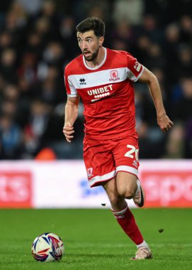 Middlesbrough 'dan Finn Azaz, 1 Ekim 2024' te İngiltere 'nin West Bromwich Albion-Middlesbrough maçında topu ileri atıyor.