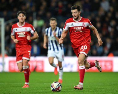 Middlesbrough 'dan Finn Azaz, 1 Ekim 2024' te İngiltere 'nin West Bromwich Albion-Middlesbrough maçında topu ileri atıyor.