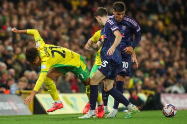 Norwich City 'den Kaide Gordon' a Leeds United takımından Sam Byram ve Joel Piroe, Norwich City - Leeds United maçında meydan okuyorlar.