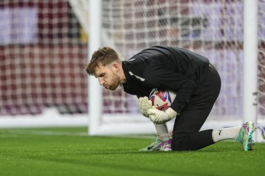 Plymouth Argyle 'dan Daniel Grimshaw Sky Bet Şampiyonası maçında ısınma turunda Burnley' e karşı Plymouth Argyle, Turf Moor, Burnley, İngiltere, 1 Ekim 2024