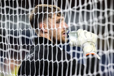 Plymouth Argyle 'dan Daniel Grimshaw Sky Bet Şampiyonası maçında ısınma turunda Burnley' e karşı Plymouth Argyle, Turf Moor, Burnley, İngiltere, 1 Ekim 2024