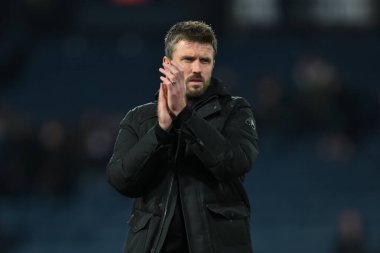 Middlesbrough 'un Michael Carrick Müdürü, West Bromwich Albion' un Middlesbrough 'a karşı oynadığı 1 Ekim 2024' te oynanan Sky Bet Şampiyonası maçında taraftarları tam zamanlı olarak alkışlıyor.