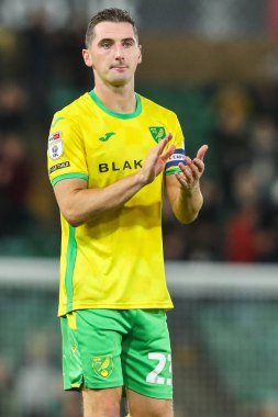 Norwich City 'den Kenny McLean, 1 Ekim 2024' te Norwich City - Leeds United Carrow Road, İngiltere 'de oynanan Sky Bet Şampiyonası maçının ardından takımlar berabere kaldıktan sonra taraftarları kabul ediyor.