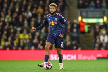 Leeds United takımından Jayden Bogle, Norwich City, Norwich Road, Norwich United 'a karşı 1 Ekim 2024' te oynanan Sky Bet Şampiyonası maçında pas attı.