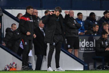 Middlesbrough 'un Michael Carrick Yöneticisi, 1 Ekim 2024' te İngiltere 'nin West Bromwich Albion-Middlesbrough maçında tam zamanlı sonucu kutluyor.