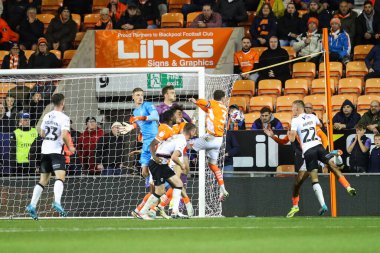 Lincoln City 'den Tom Hamer, 1 Ekim 2024' te Bloomfield Road, Blackpool 'da oynanan Blackpool-Lincoln maçında 1-1 berabere kaldı.