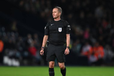 Hakem David Webb Sky Bet Şampiyonası maçı sırasında West Bromwich Albion, Middlesbrough 'a karşı The Hawthorns, West Bromwich, İngiltere, 1 Ekim 2024