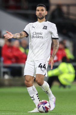 Plymouth Argyle 'dan Victor Plsson, 1 Ekim 2024' te Burnley 'nin Turf Moor, Burnley' de Plymouth Argyle 'a karşı oynadığı Gökyüzü İddia Şampiyonası maçında tepki gösterdi.