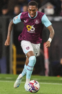 Burnley 'li Jaidon Anthony Gök İddia Şampiyonası' nda Burnley, Plymouth Argyle 'a karşı Turf Moor, Burnley, Birleşik Krallık' ta 1 Ekim 2024
