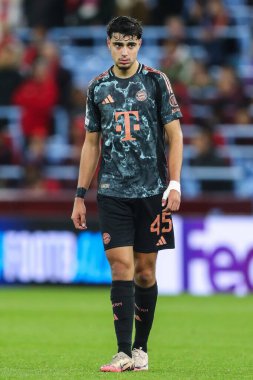 Bayern Münih 'ten Aleksandar Pavlovi UEFA Şampiyonlar Ligi Sahne Maçı' nda Aston Villa Bayern Münih 'e karşı, Birmingham, İngiltere, Villa Park, 2 Ekim 2024