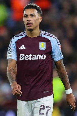 Aston Villa 'dan Morgan Rogers UEFA Şampiyonlar Ligi Stage maçı sırasında Villa Park, Birmingham, Birleşik Krallık' ta Aston Villa - Bayern Münih maçında