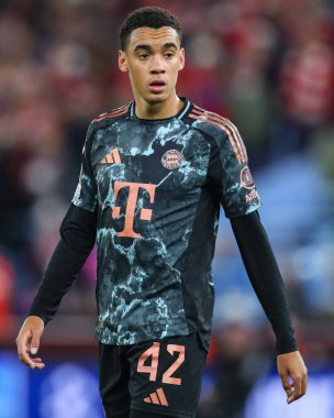 Bayern Münih 'ten Jamal Musiala UEFA Şampiyonlar Ligi Sahne Maçı' nda Aston Villa, Bayern Münih 'e karşı, Birmingham, Birleşik Krallık, 2 Ekim 2024
