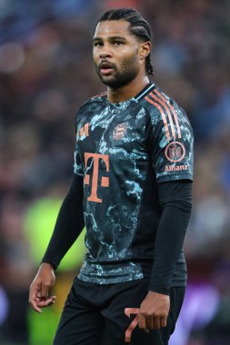 Bayern Münih 'ten Serge Gnabry UEFA Şampiyonlar Ligi Sahne Maçı' nda Aston Villa, Bayern Münih 'e karşı, Birmingham, Birleşik Krallık, 2 Ekim 2024